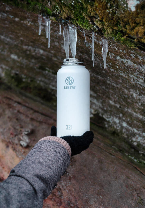 Trinkflasche Commercial auffüllen an Eiszapfen Trinkflasche Commercial auffüllen an Eiszapfen